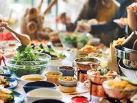 【土日祝：90分制】選べるメイン＆サラダ・スープ・デザート付き約25種ランチビュッフェ