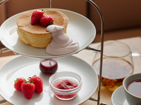 【CAFE】Gluten-Free Strawberry Pancake + Café Free-Flow