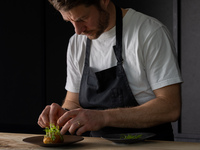 元noma ヘッドパティシエ、ステファノ・フェラーロが贈る特別なアフタヌーンティー+乾杯スパークリングワイン付き　【コーヒー、紅茶、ソフトドリンク飲み放題付き】