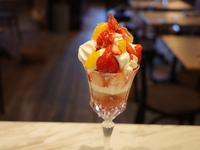 [お子様/ワンちゃん]ガレージ席「苺と紅まどんなのパフェ」のコース