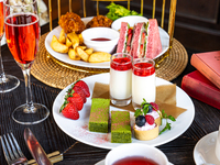 オフィシャルWeb限定最安値【苺のナイトアフタヌーンティー2026】キュートな3段スタンド＋2時間飲み放題（滞在無制限）