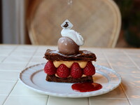 苺とチョコレートアイスのミルフィーユ