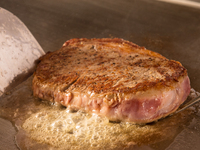 [Souvenir included] Steak lunch + sweets & deli island