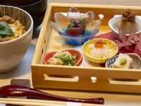 比内地鶏のとろとろ親子丼×前菜5種盛りなど 全5皿　3,000円