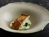 [Lunch: Experience] A 4-course lunch menu including an appetizer, your choice of main course, and a signature dish.