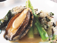 活きあわびと肉十貫溶岩焼き懐石