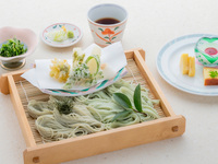 Soba and udon mixed meal with mountain vegetable tempura (lunch)