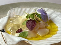 Enjoy a selection of your favorite wines in small tastings with our 【3-Glass Wine Tasting Course】.   Please choose your dishes on the day (available as course or à la carte).