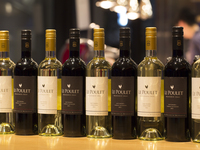 4/1～【イベリコ豚・国産地鶏・オマール海老】＋ロイヤルセレクション 11種ワイン・クラフトビール・獺祭！ 飲み放題