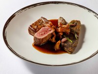 【Dinner Course – 4 dishes】One Starter · Two Main Courses · Dessert Including a welcome glass of Champagne