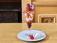 【休日】“ただかねいちご“とショコラのパフェ