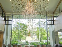 ＜土日祝＞『窓際席確約・桜色のストロベリーアフタヌーンティー』 スイーツでお花見気分！～桜といちごが奏でる心ときめくひとときを～　マリアージュフレールもお替り自由