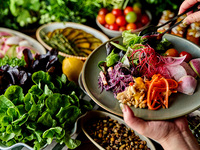 4/1～【平日限定★サラダブッフェ】人気のランチ！彩り野菜たっぷりでヘルシーかつ満足ランチを♪デザート&カフェ含むサラダブッフェ（ブッフェのみ）