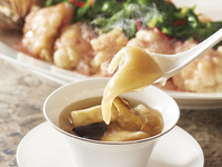 【レストラン】　厨房長おすすめ！東天紅名菜ふかひれ 鮑をじっくり煮込んだ熱々スープがメインのコース全９品　