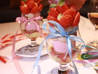 夜のパフェテーブル