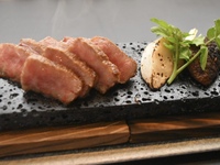 [Tsuru] Charbroiled sirloin 100g.  Recommended for dining. 10 monthly specials