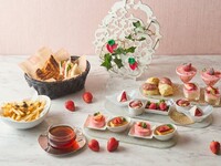 【Weekend Only】Spring Limited: Strawberry-Themed Luxury Afternoon Tea + Champagne Toast & 2-Hour Cafe Free ~Entry by 2:00 PM~