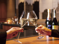 3月1日～4月末まで<春の美味コース>初鰹の前菜、はまぐりと筍、春鯛と海老、黒毛和牛のステーキ（100g）ガーリックライスまで。