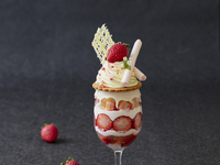 埼玉県産いちご「あまりん」づくしパフェ