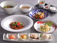 <HORAKU / Lunch> 8 dishes in total, including stir-fried beef, mapo tofu, 3 types of dessert + coffee.