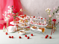 【和牛ランチ】バラ香る乾杯酒×10種前菜×完熟いちごとピスタチオのアフタヌーンティー