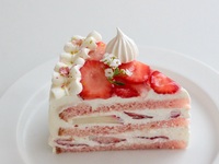 櫻花和草莓蛋糕