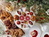 【2月24日－4月30日限定】Afternoon Tea ”Strawberry＆Pistachio ”（あまおう苺＆ピスタチオ）+【乾杯Champagne付】