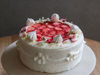 "(15cm) Cherry Blossom and Strawberry Shortcake"