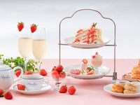 Classic Afternoon Tea　～Blooming strawberry garden～ / ノンアルコールスパークリング 苺トッピング付【14:30】