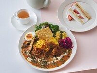【デザート＆ドリンク付きのスペシャルランチ】バターチキンとトマトダールの2種スパイスカレー ミールス仕立て
