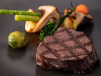 ≪Dinner Set≫Grilled Steak（Australian Beef Tenderloin） with Steamed Vegetables - Choice of Japanese-Style or Western-Style Sauce