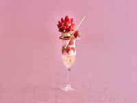[Weekdays/Cafe] Rose-scented strawberry parfait