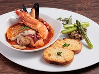 【4/1～5/29】有頭海老と魚介の赤ワイン仕立て リヴォルネーゼ風