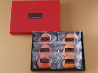 6 heart-shaped sweets <3 each of 2 types>