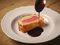 [DINNER] Dinner Course featuring grilled beef fillet wrapped in pie (reservations only)