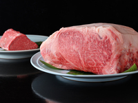 Yonezawa Beef Steak “Mizuki” Kaiseki — Enjoy A5 Yonezawa beef sirloin. ¥27,500 → ¥22,000, or filet from ¥33,000. Perfect for entertaining important guests, business meals, or celebrations. Private rooms available.