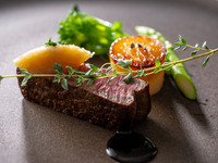 ＜ディナー＞魚と肉料理の両方が選べる季節のフルコース「GOURMAND」 | 13,500円