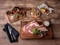 [Lunch Beer Terrace] 7 dishes including meat combo including 250g of domestic beef bone-in ribs + 120 minutes of free drinks