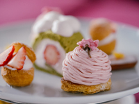 Only available at 2 PM / Strawberry and cherry blossom afternoon tea at Banker's Bar / Free drink included