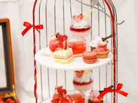 Luxurious strawberry-filled afternoon tea ~ Gorgeous sweets & savory dishes + 2 hours of free cafe time