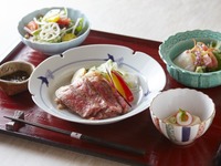 [Weekdays only in February] Dinner with a choice of three chef-selected meals + one drink + seasonal dessert