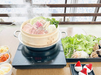 "Enclosed Kotatsu" - A bamboo steamed plan where you can "wrap and eat" colorful spring vegetables and pork [Available from March 30th to April 19th] (Observation deck fee not included)