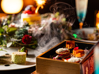 【リッチバースデーコース】大切な方の思い出に残すブック型オードブルとフラワーリースケーキ＆誕生石カクテル付き記念日プラン