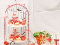 [From March 1st] Luxurious strawberry-filled afternoon tea ~ Gorgeous sweets & savory dishes + 2 hours of free cafe time