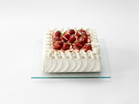 【一般】　デコレーションケーキ　「スクエアストロベリー」（21cm×21cm）　【カード決済用】