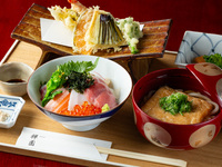 【期間限定ランチ】海鮮丼ときつねうどん御膳_テーブル席