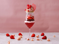 平日：「いちご＆ローズパフェ」フレッシュいちご付き