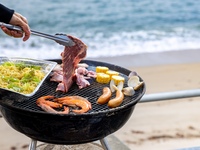 3時間滞在可能！(アルコール90分飲み放題付き)【リブロースステーキ付き//プレミアムBBQプラン】贅沢お肉盛り合わせ！焼きそば食べ放題