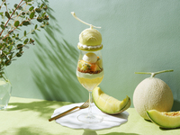 土日：「メロンパフェ」完熟フレッシュメロン