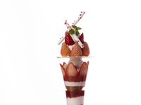 【4월~・Web예약・평일 한정】하얀 딸기의 봄 카스미 파르페와 카페의 티타임 추천 세트[14:00~16:30]